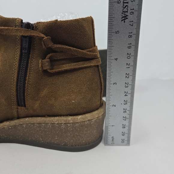 Born Viana Rust Suede Womens Booties Sz 8 Casual Comfort Mocassin Distress Look - Picture 8 of 9